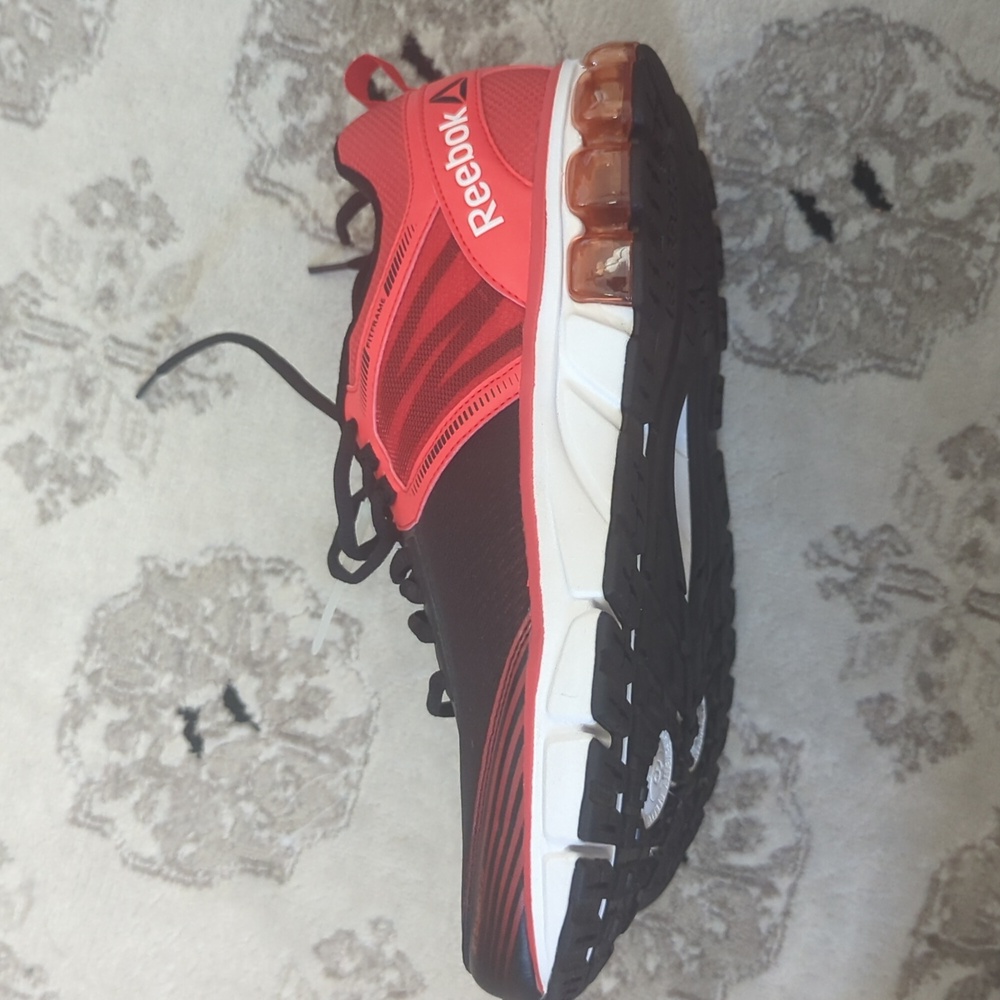 Size 10 : Mens Reebok Runners - Picture 3 of 13
